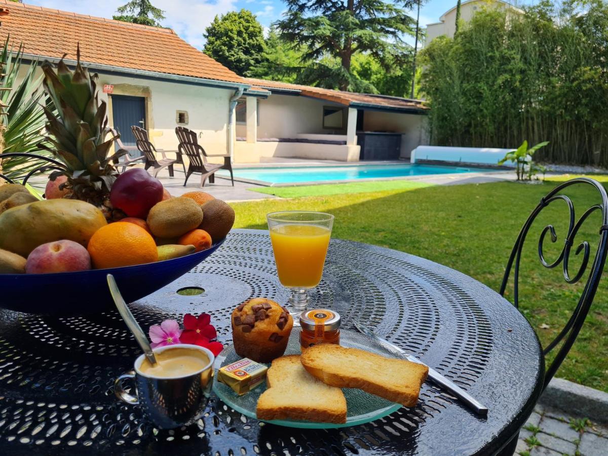 Lyon Faubourg - Saint Priest Bed & Breakfast Exterior photo