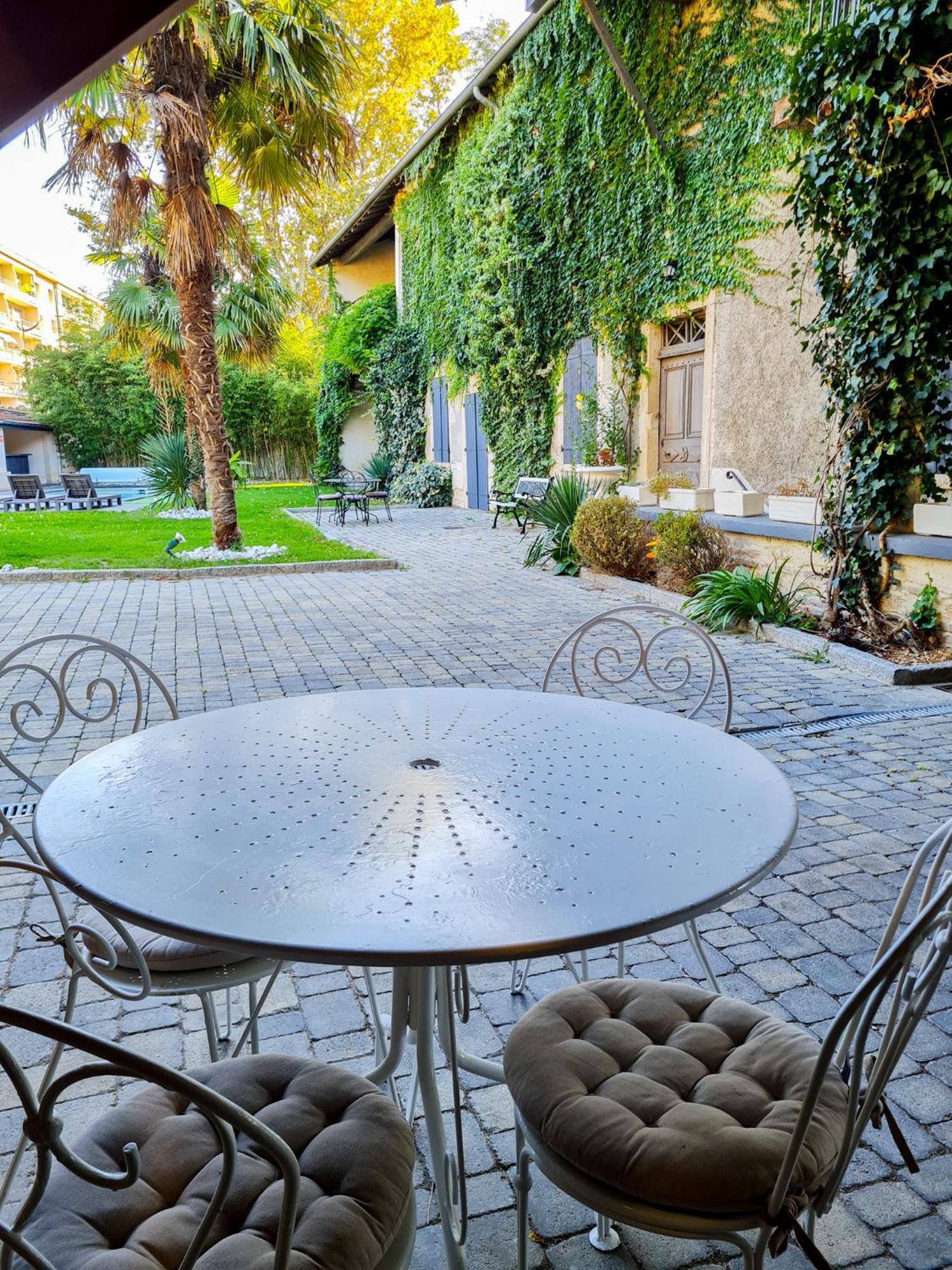 Lyon Faubourg - Saint Priest Bed & Breakfast Exterior photo